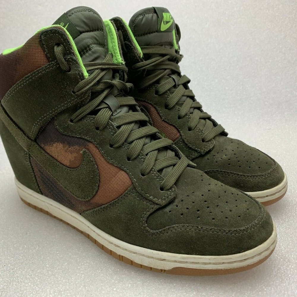 Nike Women’s Dunk Sky Hi Sneaker Wedge Green 8.5